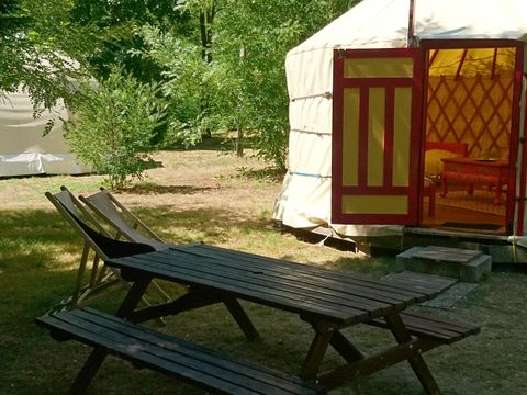 HÉBERGEMENT INSOLITE 5 personnes - Yourte avec salle de bain pour 5 personnes