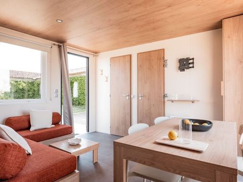MOBILHOME 4 personnes - Premium Roseau - 2chambres, climatisé, télévision, lave-vaisselle, sèche-serviette et coffre fort