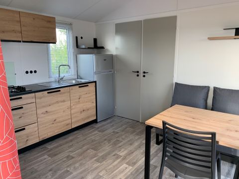 MOBILHOME 4 personnes - 25m2 (2021) + Terrasse bois semi-couverte 8m2. 4 pers