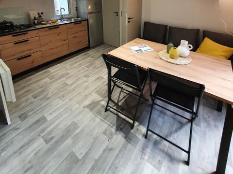 MOBILHOME 4 personnes - 25m2 (2021) + Terrasse bois semi-couverte 8m2. 4 pers