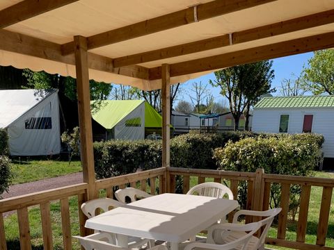 MOBILHOME 6 personnes - 30m² + Terrasse bois semi-couverte 12m² 4/6 pers