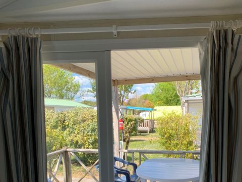 MOBILHOME 4 personnes - 26m² + Terrasse bois intégrée de 7m². 4 pers