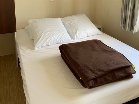MOBILHOME 4 personnes - 26m² + Terrasse bois intégrée de 7m². 4 pers