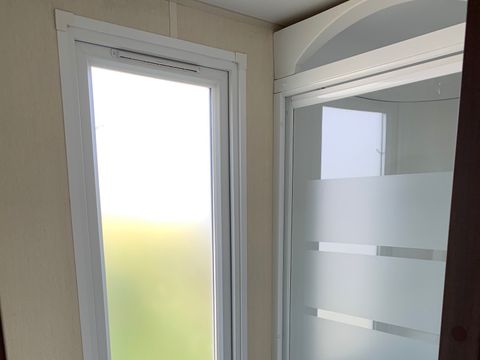 MOBILHOME 4 personnes - 26m² + Terrasse bois intégrée de 7m². 4 pers