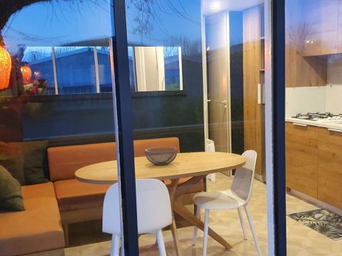 MOBILHOME 6 personnes - Standing 28m2 + terrasse intégrée 8m2 4/6 pers