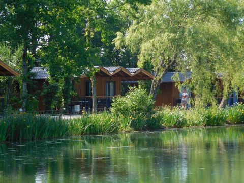 CHALET 4 personnes - Chalet du Lac 4 FEUILLES - 2 chambres - FACE PLAN D'EAU