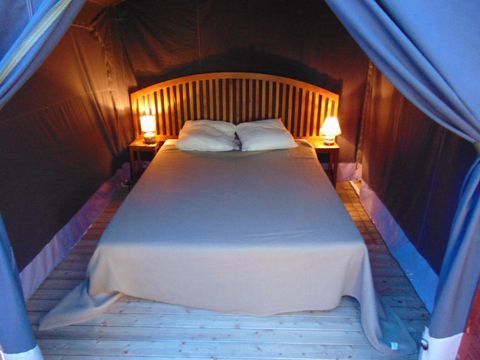 Tente en toile et en bois 5 personnes - Freeflower Standard 37m² / - 2 chambres - Terrasse - Sans sanitaires privatifs
