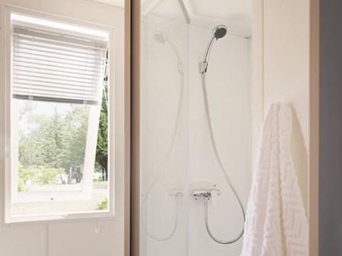 Mobilhome 6 personnes - Confort - 33m² / - 2 chambres - 2 salles de bain - Terrasse