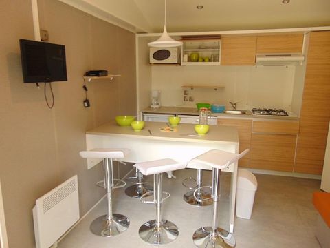 Mobilhome 6 personnes - Confort - 33m² / - 2 chambres - 2 salles de bain - Terrasse