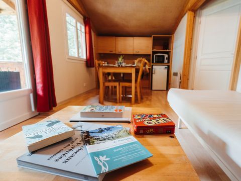 CHALET 4 personnes - CHALET BOIS 4/6 pour personne à mobilité réduite - 35m2 CHALET 4 personnes - CHALET BOIS 4/6 pour personne à mobilité réduite - 35m2