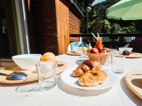 CHALET 5 personnes - CHALET DES AMIS 4/5 personnes Terrasse bois