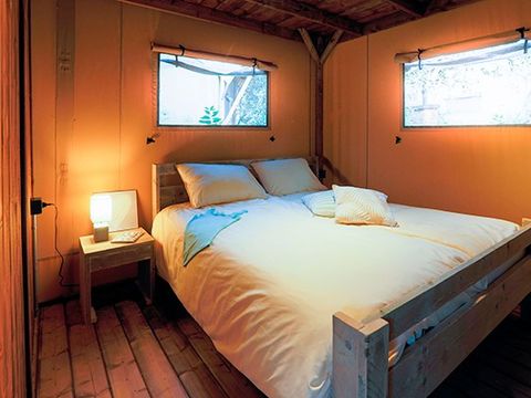 Tente en toile et en bois 6 personnes - Tente Safari Lodge | 3 Ch. | 6 Pers. | 1 SDB | Clim.