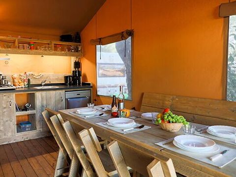 TENTE TOILE ET BOIS 6 personnes - Tente Safari Lodge | 3 Ch. | 6 Pers. | Terrasse surélevée | Clim.