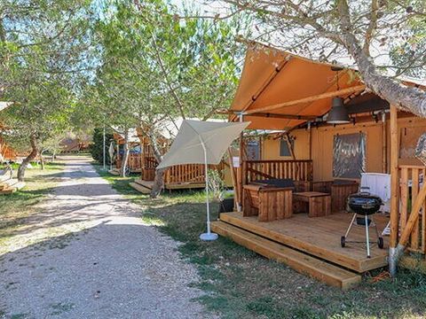 TENTE TOILE ET BOIS 6 personnes - Tente Safari Lodge | 3 Ch. | 6 Pers. | Terrasse surélevée | Clim.