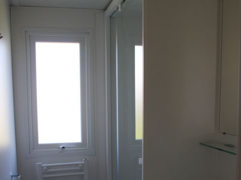 MOBILHOME 8 personnes - Mobil home Eva 40 - 4 chambres 1 sdb - 40m² + terrasse semi couverte