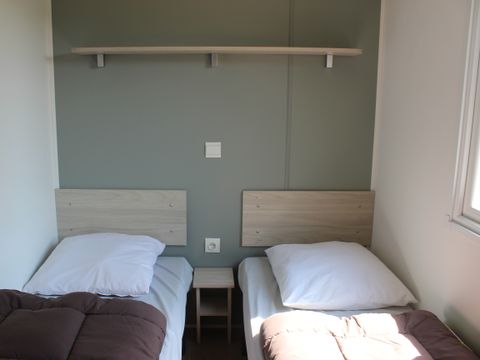 MOBILHOME 8 personnes - Mobil home Eva 40 - 4 chambres 1 sdb - 40m² + terrasse semi couverte