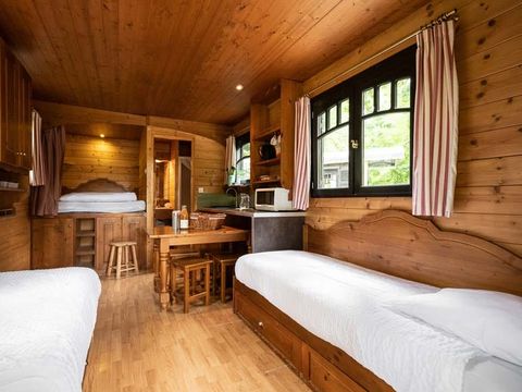 HÉBERGEMENT INSOLITE 5 personnes - ROULOTTE GITE