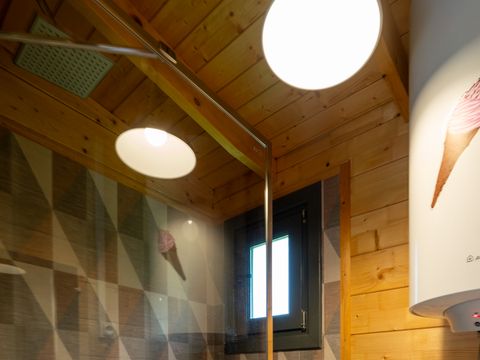 HÉBERGEMENT INSOLITE 8 personnes - CABANE DE GRETEL 3 chambres