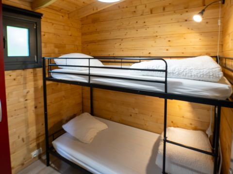 HÉBERGEMENT INSOLITE 8 personnes - CABANE DE GRETEL 3 chambres