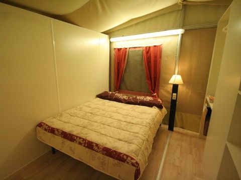 Tente en toile et en bois 4 personnes - Lodge Tent