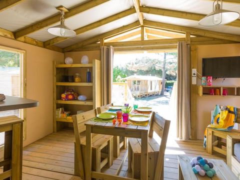 BUNGALOW TOILÉ 4 personnes - Sweetflower sur pilotis Premium 43m² (2 chambres) dont terrasse 11m² + TV + draps et serviettes