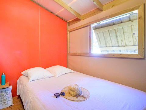 BUNGALOW TOILÉ 4 personnes - Sweetflower sur pilotis Premium 43m² (2 chambres) dont terrasse 11m² + TV + draps et serviettes