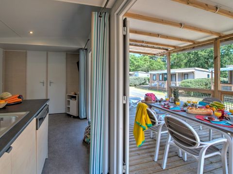 MOBILHOME 4 personnes - Homeflower Premium 29m² (2 chambres) + CLIM + terrasse semi-couverte + TV + draps + serviettes