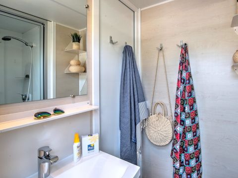 MOBILHOME 6 personnes - Homeflower Premium 35m² (3 chambres) + CLIM + terrasse semi-couverte + TV + draps + serviettes 