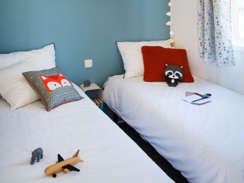 MOBILHOME 6 personnes - Mobil-Home Confort 35 m² (3 chambres + terrasse semi-couverte + TV + LV + Clim