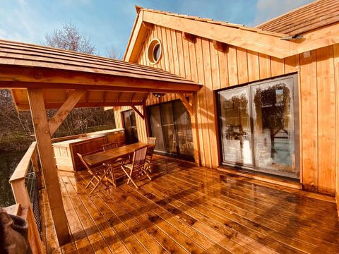Hébergement 2 personnes - CABANE SUR L'EAU avec Jacuzzi