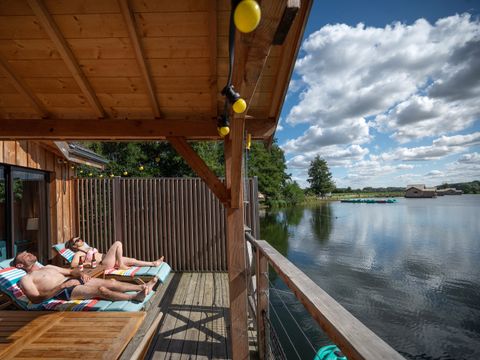 Hébergement 2 personnes - CABANE SUR L'EAU avec Jacuzzi