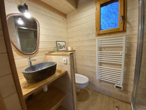 Hébergement 2 personnes - CABANE SUR L'EAU avec Jacuzzi