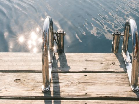 Hébergement 2 personnes - CABANE SUR L'EAU avec Jacuzzi