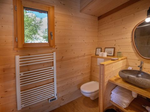 Hébergement 2 personnes - CABANE SUR L'EAU avec Jacuzzi