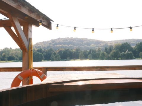 HÉBERGEMENT INSOLITE 2 personnes - CABANE SUR L'EAU avec Jacuzzi