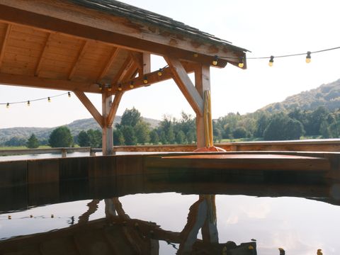 HÉBERGEMENT INSOLITE 2 personnes - CABANE SUR L'EAU avec Jacuzzi