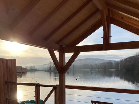 Hébergement 2 personnes - CABANE SUR L'EAU avec Jacuzzi