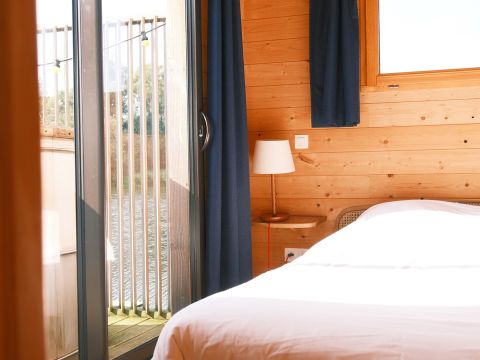 Hébergement 2 personnes - CABANE SUR L'EAU avec Jacuzzi