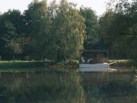 HÉBERGEMENT INSOLITE 2 personnes - CABANE SUR L'EAU