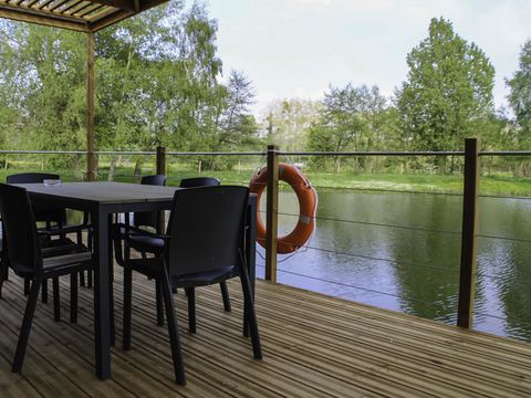 Hébergement 2 personnes - CABANE SUR L'EAU