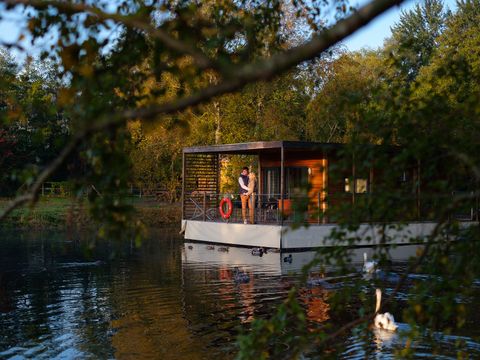 Hébergement 2 personnes - CABANE SUR L'EAU