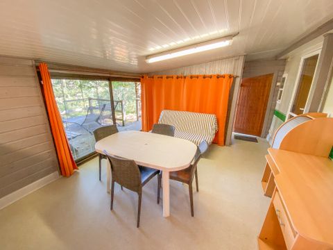 Mobilhome 4 personnes - ARTENSE (arrivée dimanche)