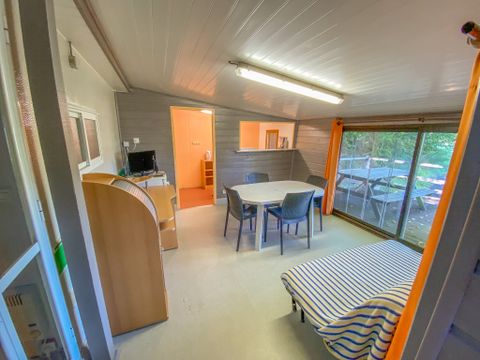 MOBILHOME 4 personnes - ARTENSE (arrivée dimanche)