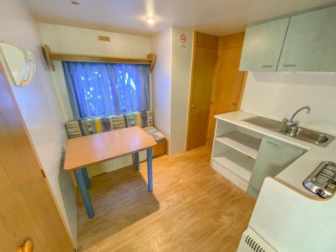 Mobilhome 4 personnes - ARTENSE (arrivée dimanche)