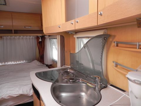 CARAVANE 4 personnes - Avec auvent sans salle de bain CARAVANE 4 personnes - Avec auvent sans salle de bain