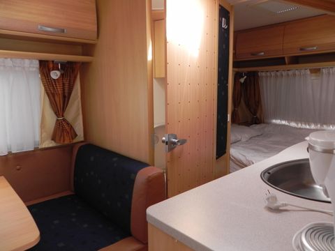 CARAVANE 4 personnes - Avec auvent sans salle de bain CARAVANE 4 personnes - Avec auvent sans salle de bain