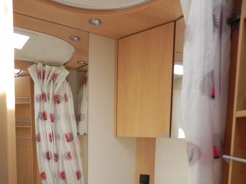CARAVANE 4 personnes - Avec auvent sans salle de bain