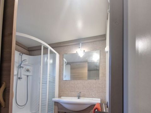 CHALET 5 personnes - Chalet Confort Mimosa (2 ch -5 pers max) 28 m² + terrasse + local rangement