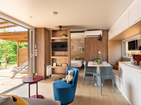 MOBILHOME 6 personnes - EXCLUSIF 3 CHAMBRES JACUZZI + SUITE PARENTALE