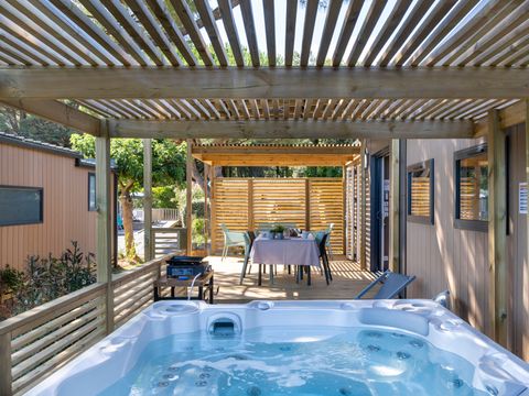 MOBILHOME 6 personnes - EXCLUSIF 3 CHAMBRES JACUZZI + SUITE PARENTALE